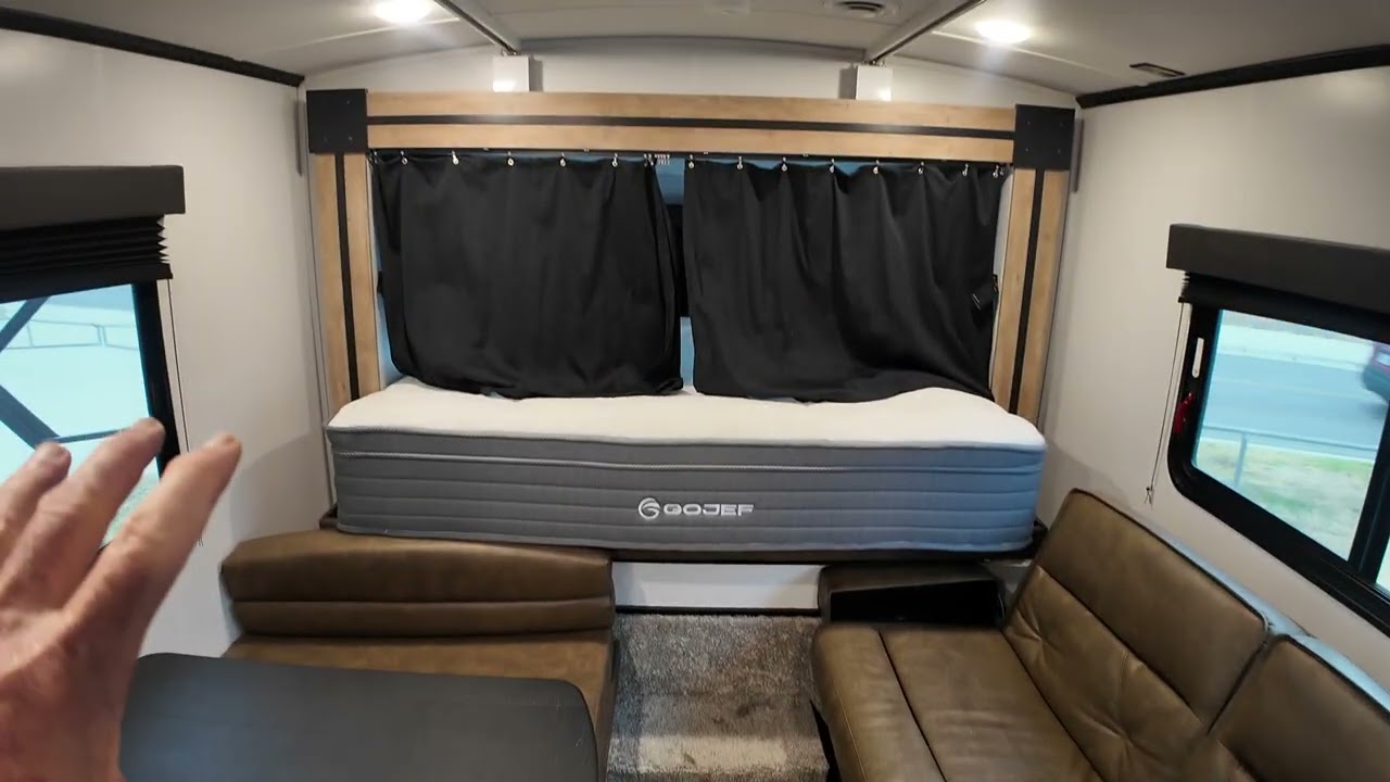 CARRIE & FAM 2023 OUTBACK 240URS