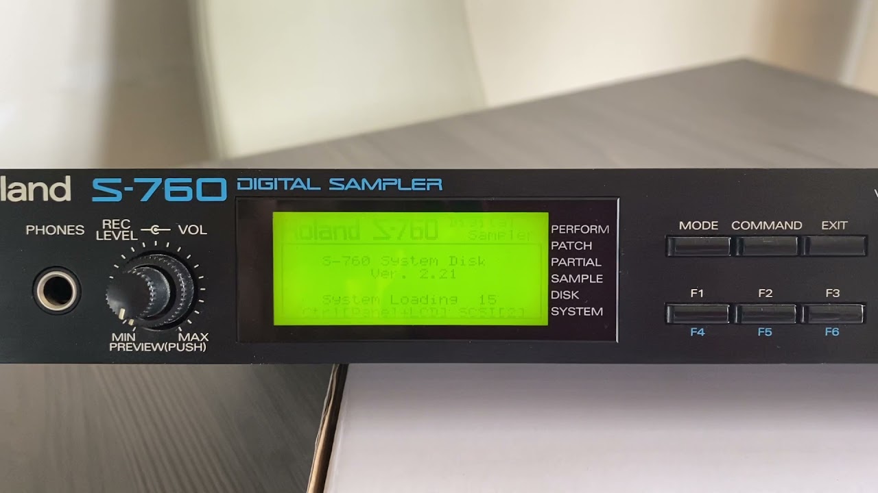 Roland S-760 Loading