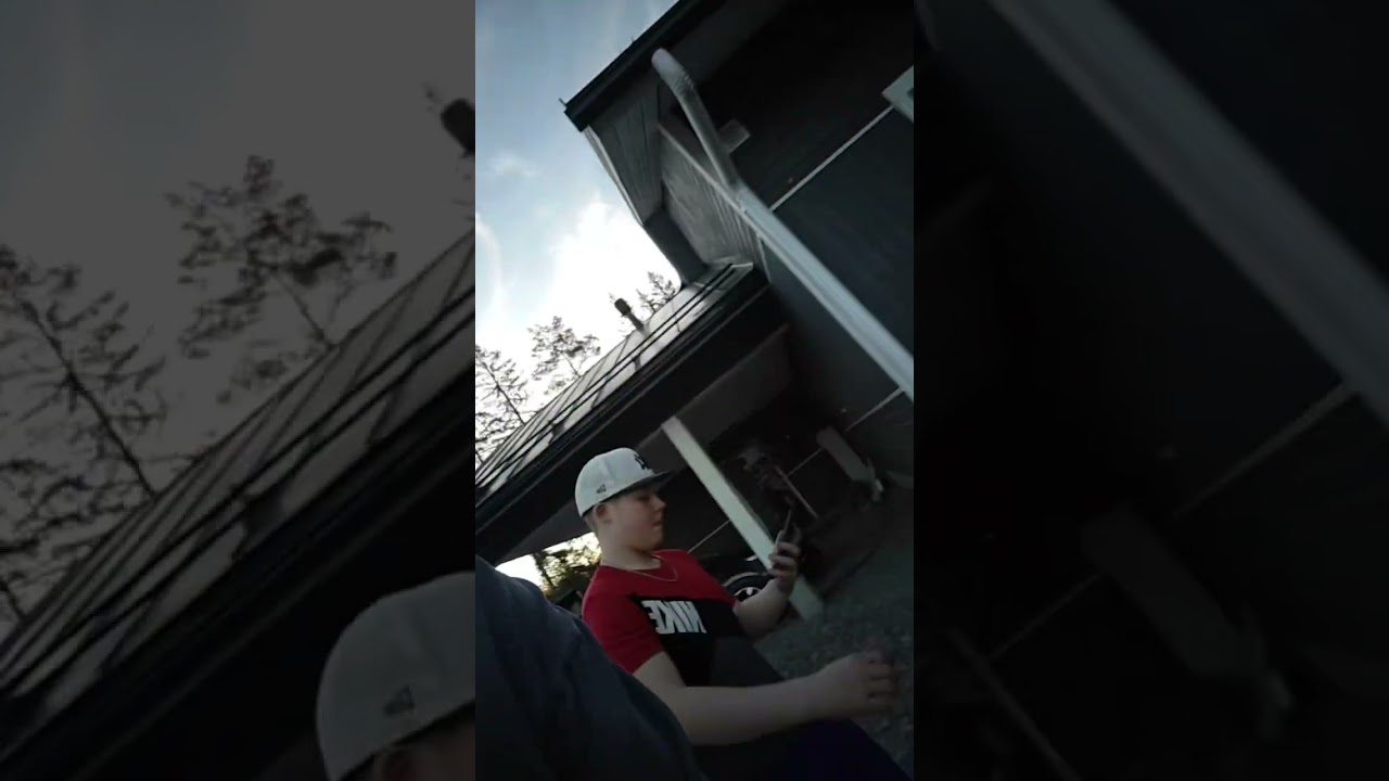 POIKA VIRITTI MOPOA VUODEN KOTIARESTI