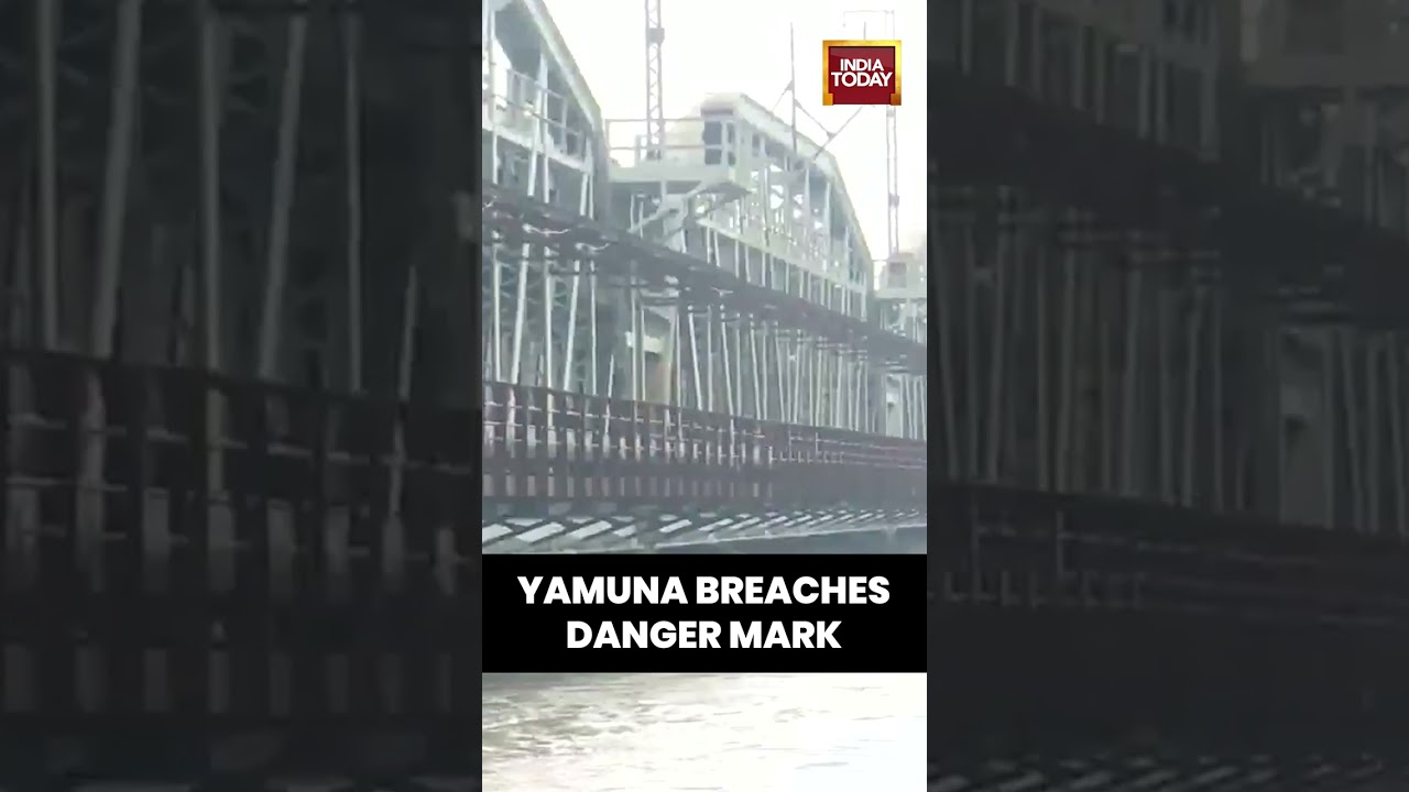 Yamuna River in Delhi Crosses Danger Mark, Residents in Low-Lying Areas Evacuated #rain