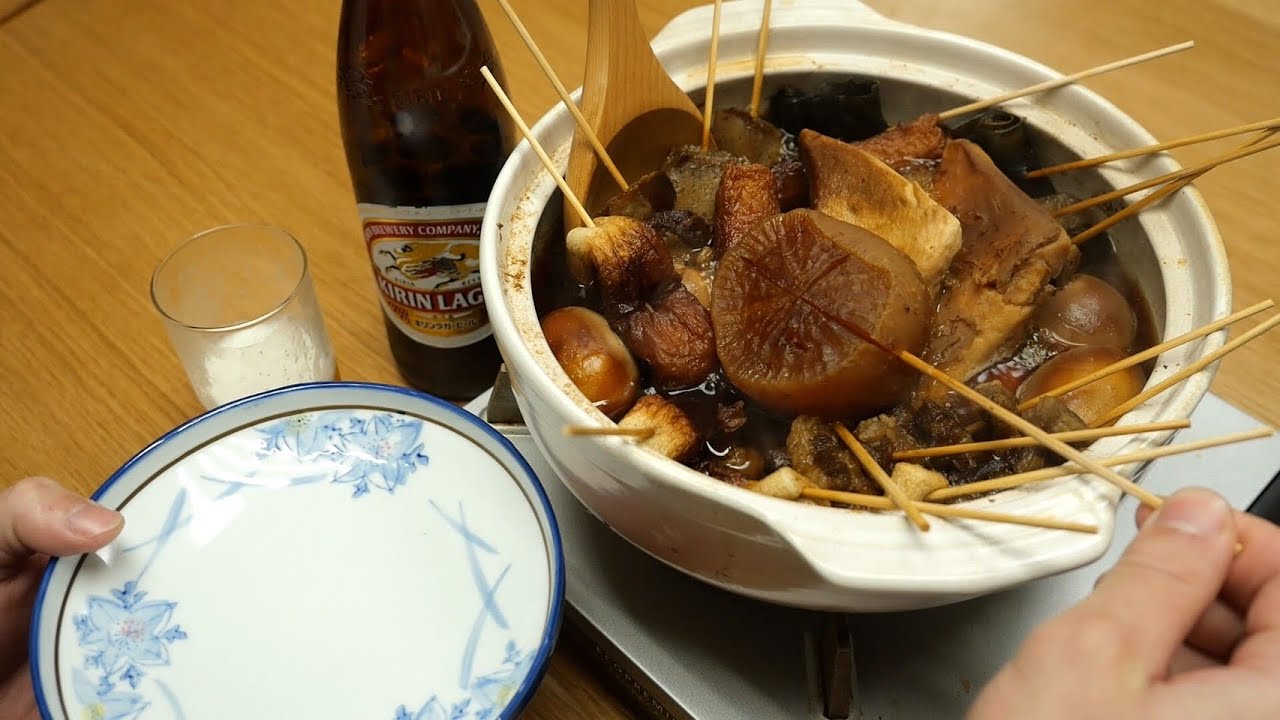漁師の晩酌。おでんを真っ黒になるまで煮込んだ結果...瓶ビール（異論は認めませんw）