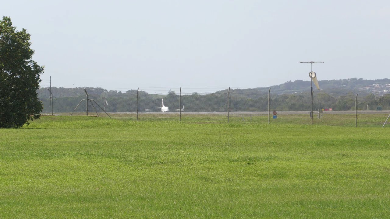 Virgin Australia VA728 takeoff Gold Coast Airport.  B737-800 VH-VUK OOL-MEL. Gold Coast to Melbourne