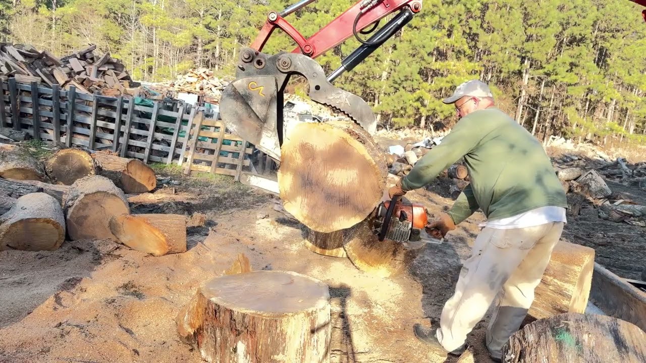 Используем дровокол Kubota KX-040 на лесопилке #колемаем #дрова #kubota@WolfeRidge