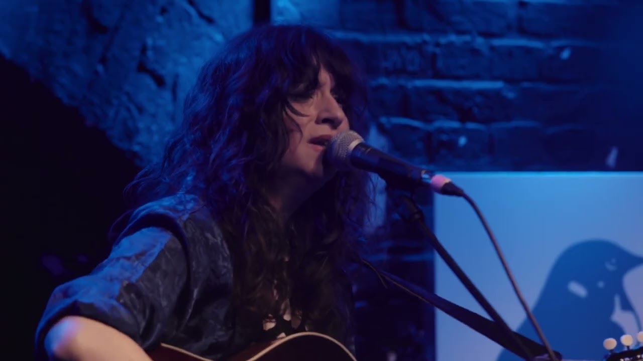 Emily Joffee - Seams Unfold (live @ Blue Bird Stage)