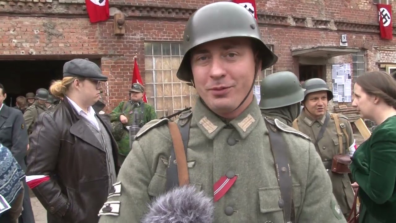 Żywa lekcja historii w Prabutach – Rekonstrukcja Powstania Warszawskiego przyciągnęła tłumy.