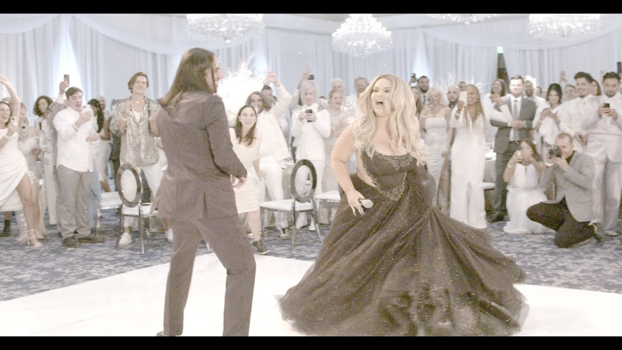 Bride and Groom sing Lizzie McGuire 