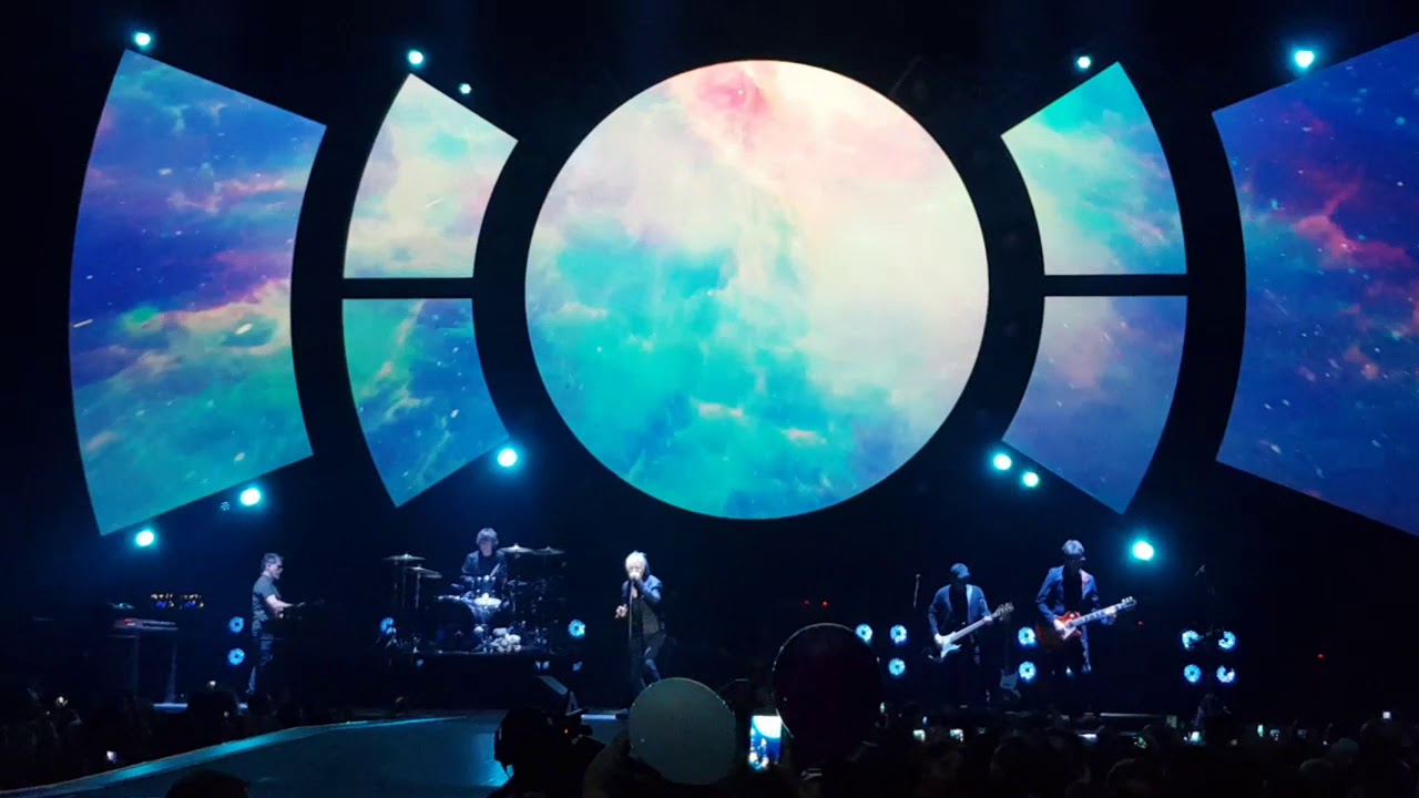 Indochine 13 tour ouverture + black sky