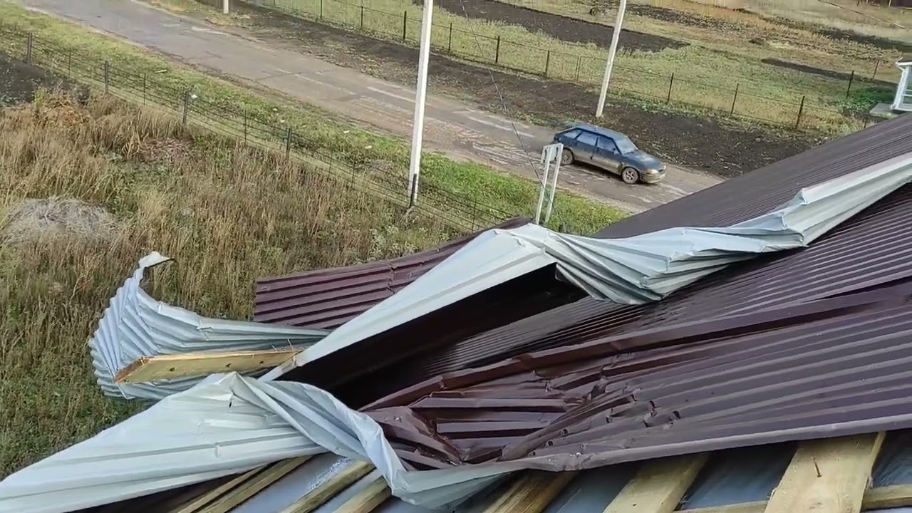 How I Got 107,000 Rubles in Debt for Foreigners Building a Bad Roof on a Private House
