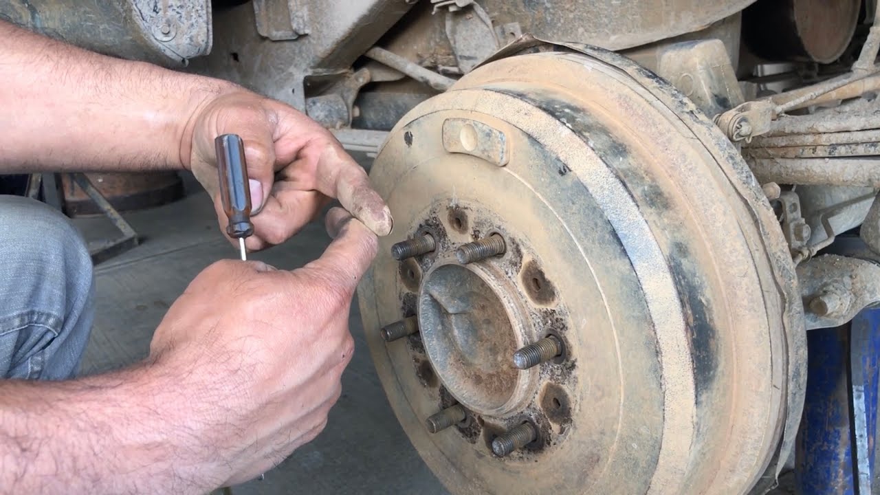 Como extraer tambor de rueda atascado, frenos de 🚘