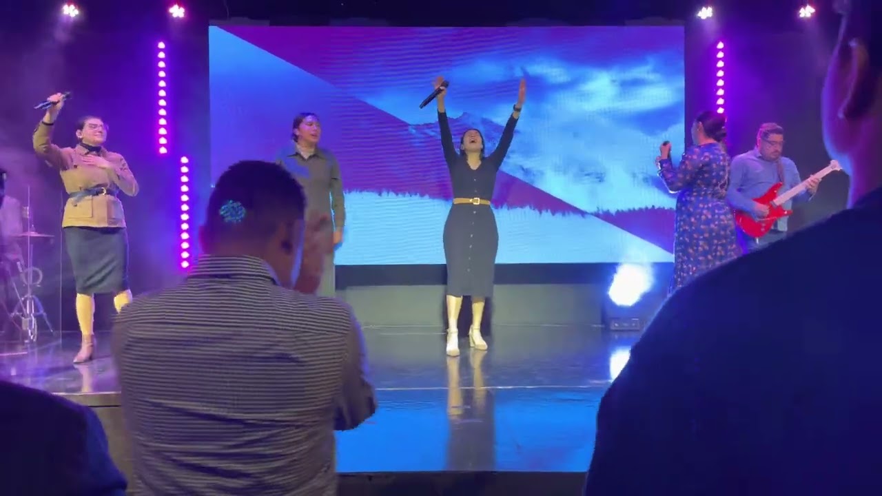 Priscilla Bueno y la Banda de Centro Vida Cristiana Las Vegas