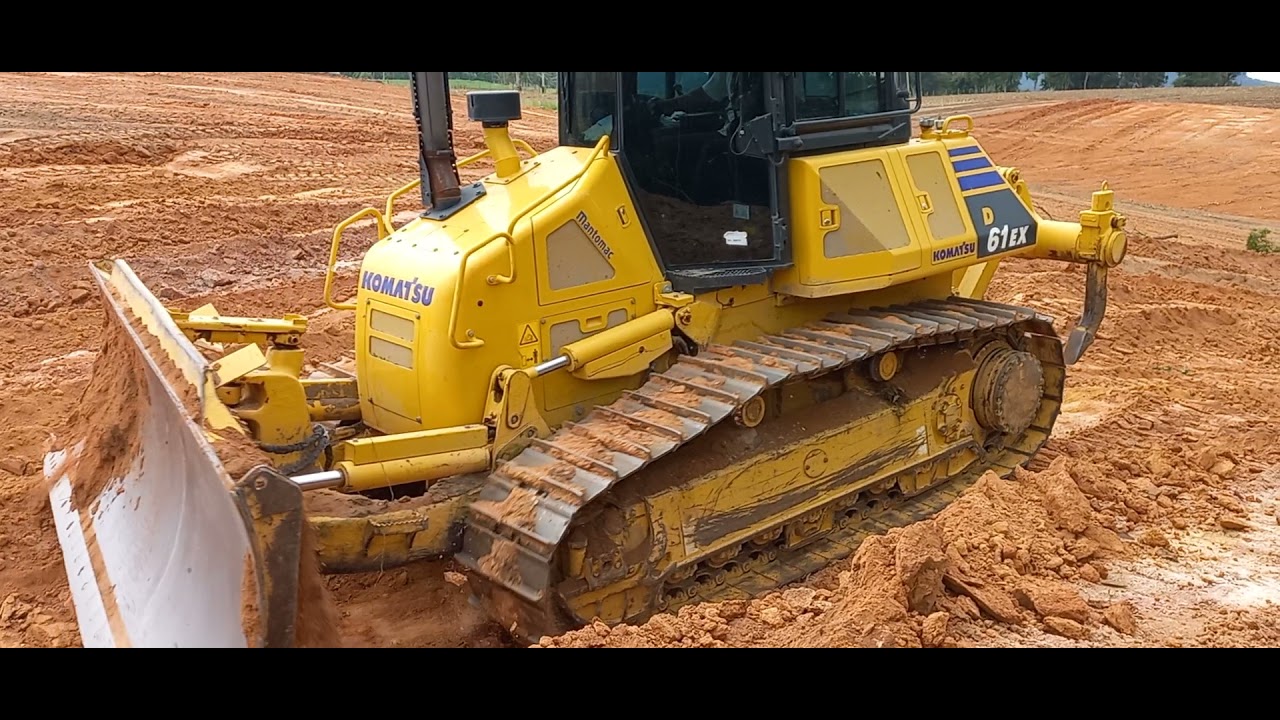 TRATOR DE ESTEIRA KOMATSU D61EX CORTANDO MATERIAL DURO COM PRESSÃO 💪💪💪
