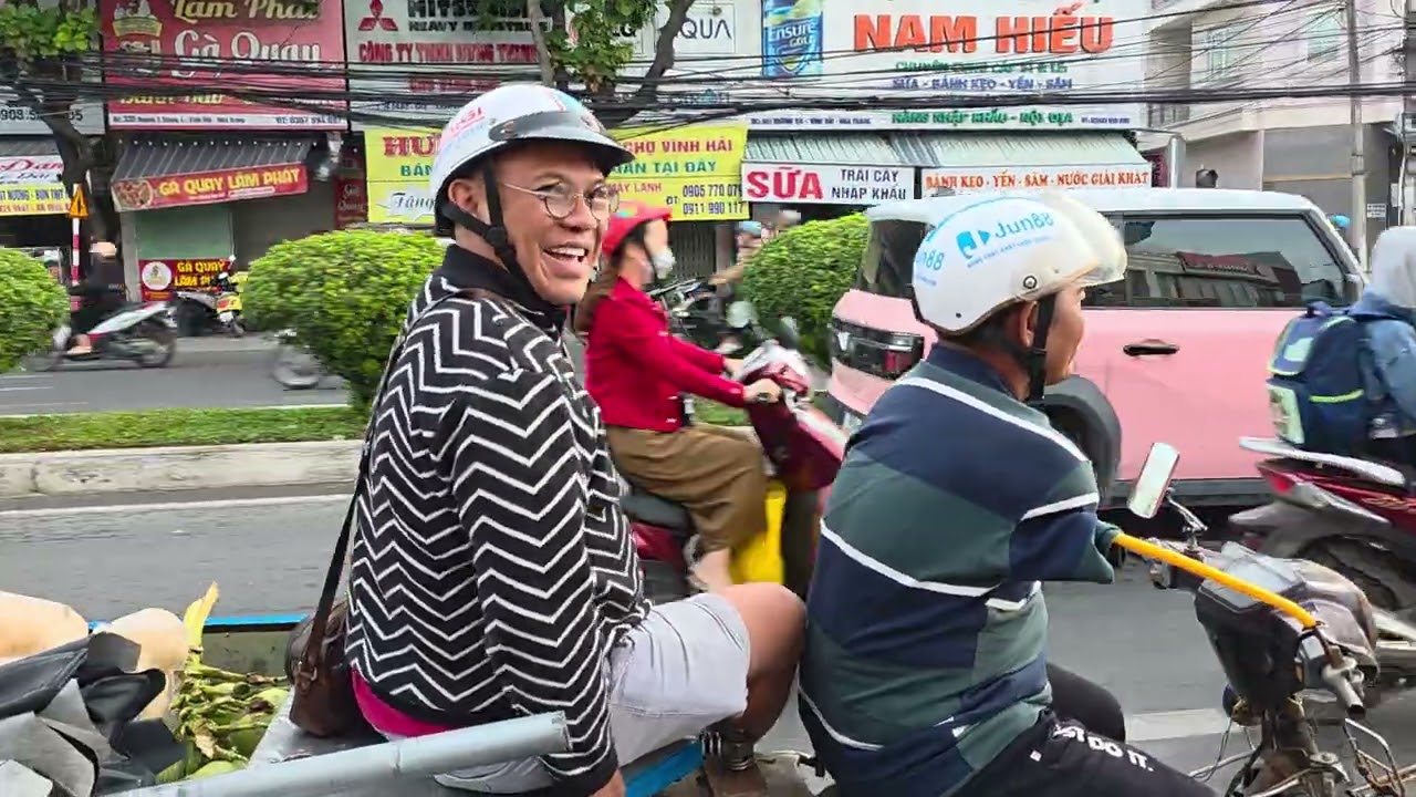 Ý tưởng mới : NHA TRANG City Tour cùng Siêu Xe Lôi của Anh Sơn Dừa 