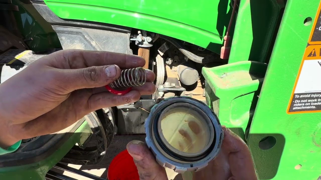 How to empty the water separator on John Deere ￼2025r/1025r/1023e￼