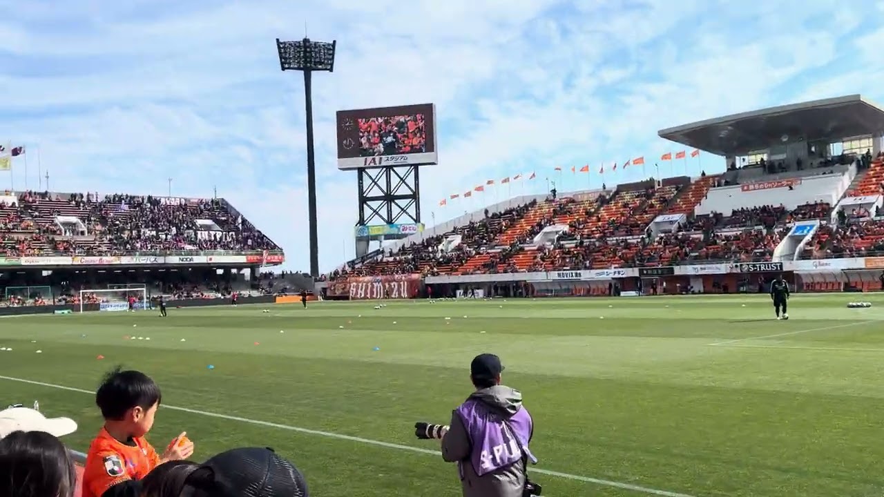 清水vs京都　清水エスパルスのGK陣と京都サンガF.C.の選手達がアップ開始