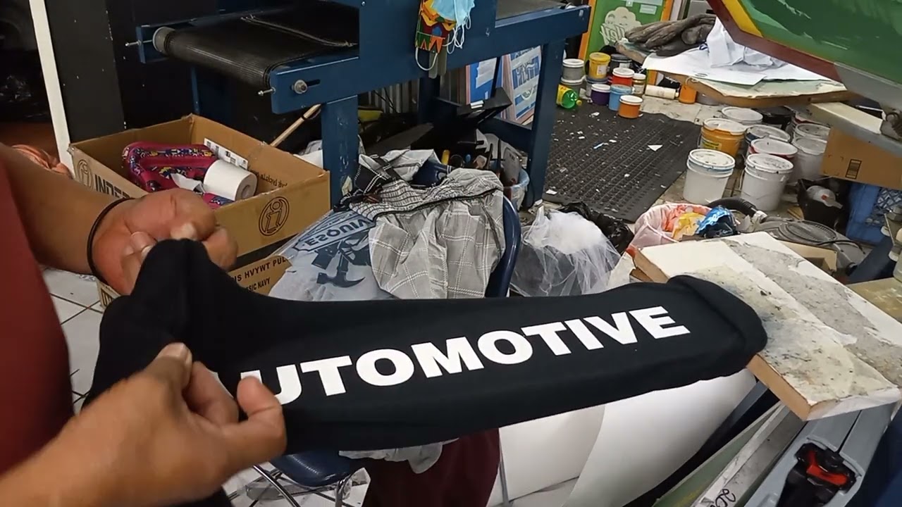 impresión de logo en sudaderas y camisetas de manga larga