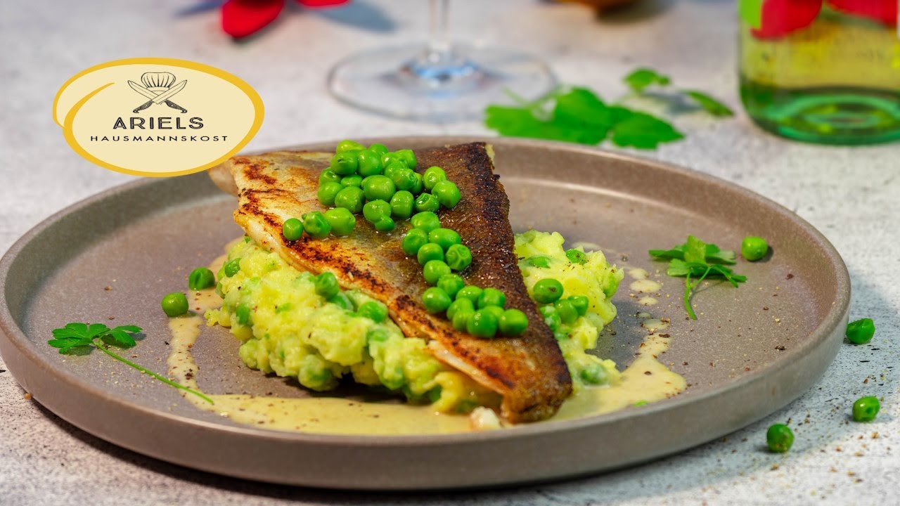 Skrei / Winterkabeljau auf der Haut gebraten mit einem Erbsen-Kartoffelpüree, Hausmannskost,