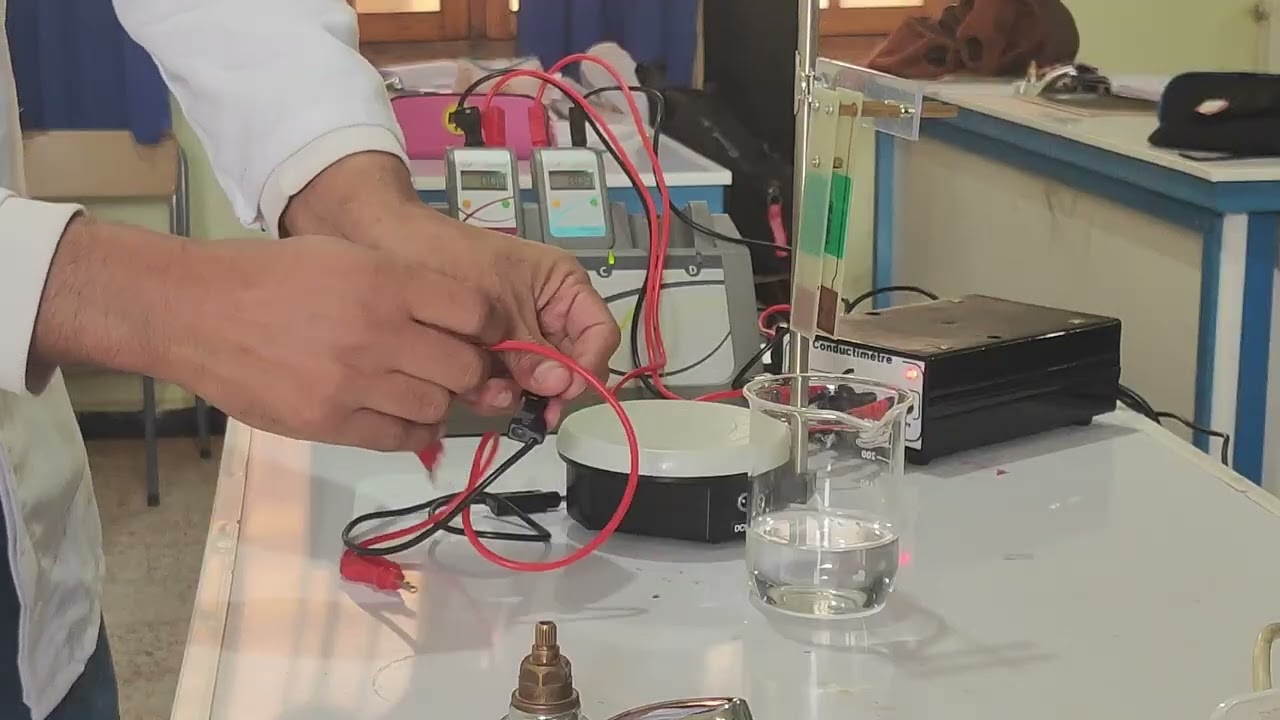 التركيب التجريبي لقياس ناقلية محلول شاردي لأقسام السنة الثانية علوم تجريبية و تقني رياضي و رياضي 