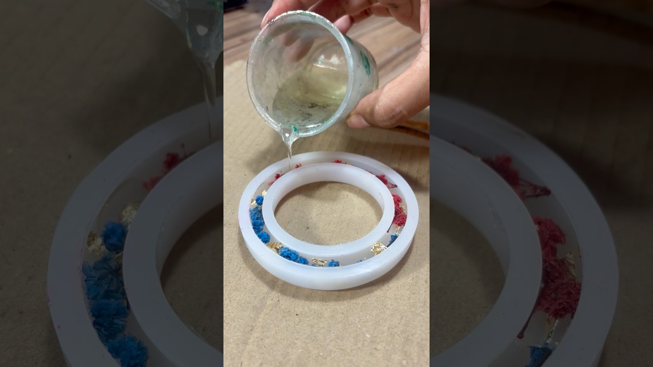 Resin bangle #resin #resinart #resincrafts #resinartist #bangles #mom #diy #flowers #pouring #shorts