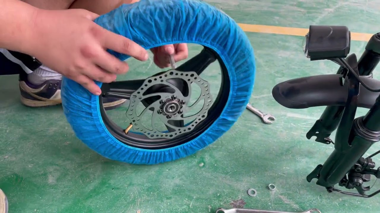 How to remove and install the front wheel?
