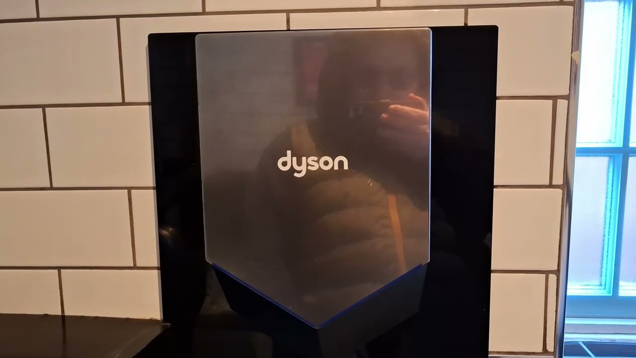 Dyson V hand dryer, The Old Granary Pub 🚹, Wareham, Dorset