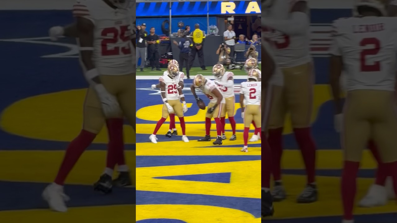 49ers Trevis Gipson comes up with turnover