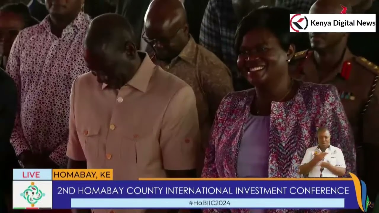 Pastor Makes President Ruto & Other leaders laugh at the middle of prayer as he uses 'big English'