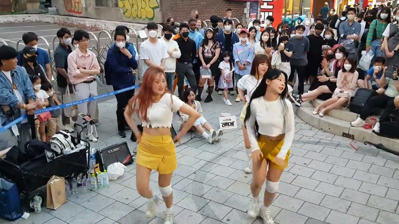 20220611 hongdae busking 홍대 미녀댄스팀 레이디비(Lady B) 버스킹 19 - HyunA (현아) - Bubble Pop!