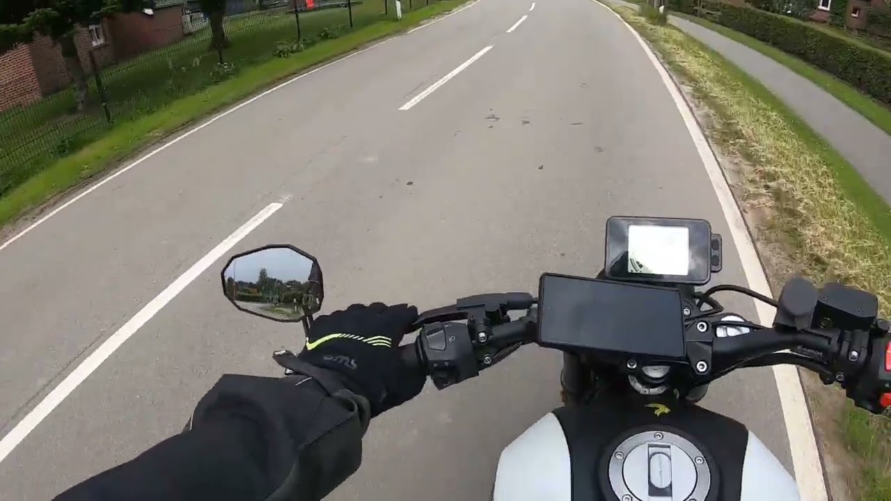 Hyosung GV 125 Aquila und mit der Benelli Leoncino 125 auf Tour