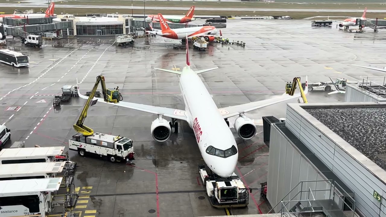 SWISS Airbus A321neo De-Icing at GVA