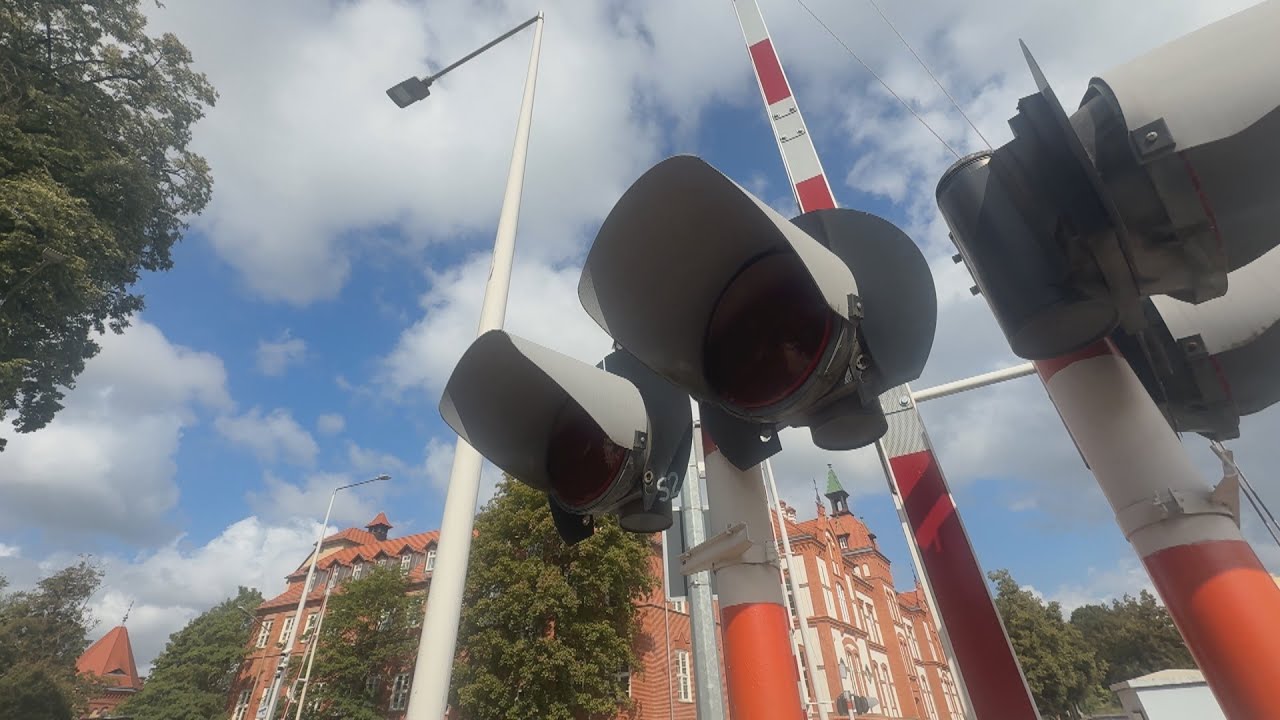 „Rogatki się już podnosiły...” – tak tłumaczyli przejazd na czerwonym