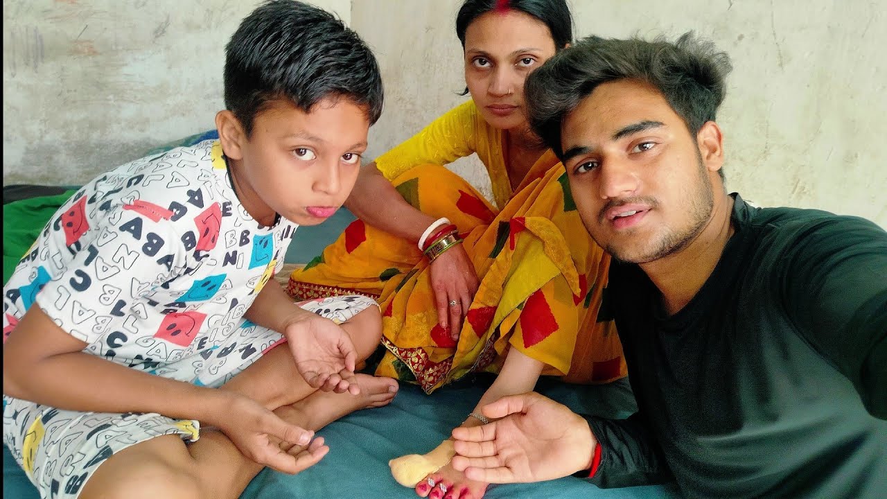 Mummy ko Pair Me Kya Hogya Jo Dawai Lena Pada 😲