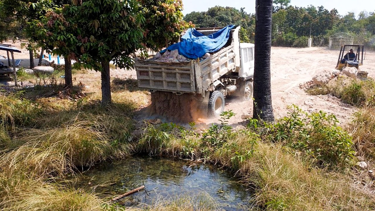 Wonderful Job !! Be Watchful Bulldozer Komatsu Landfill Deleted Forest & Clear Trash Around House