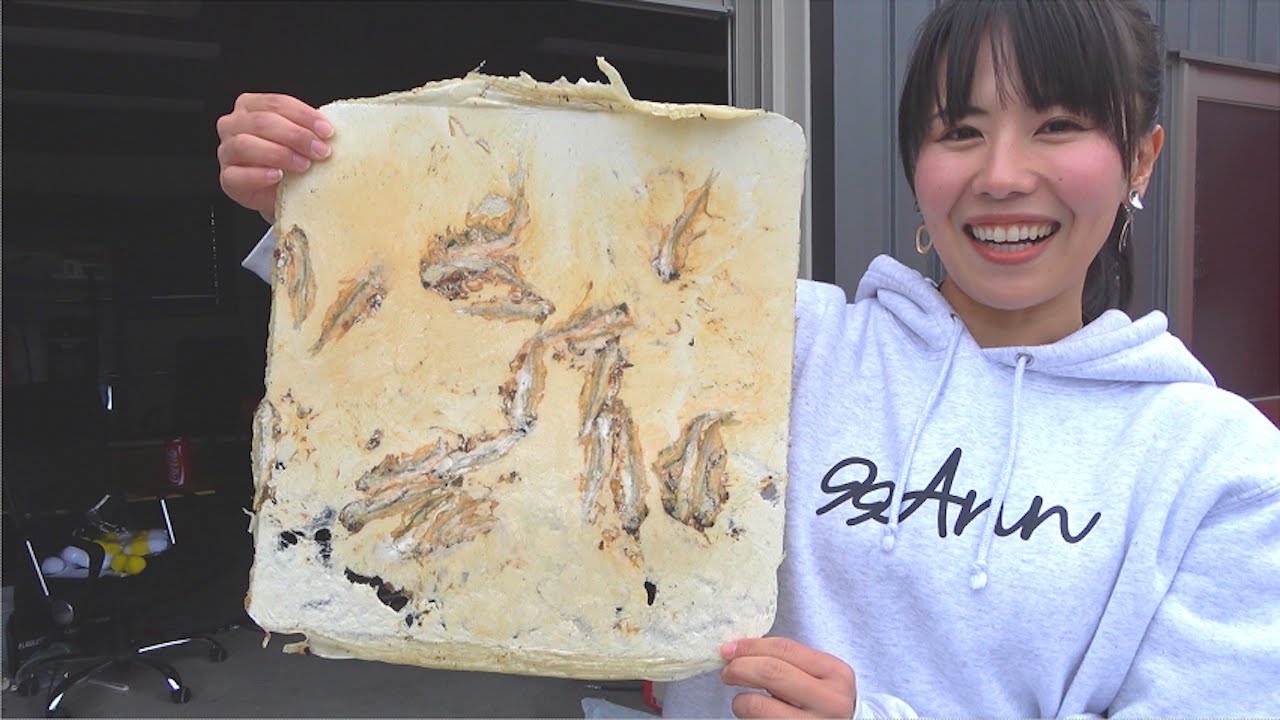 １トンプレス機でワカサギのせんべいを作る！