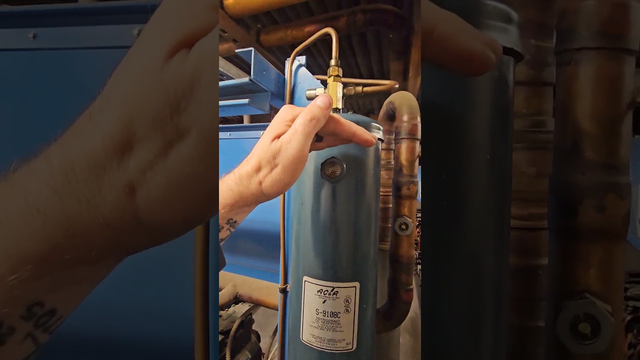 PRO TIP!Low pressure oil reservoir #supermarketrefrigeration#protip#refrigeration#rackrefrigeration
