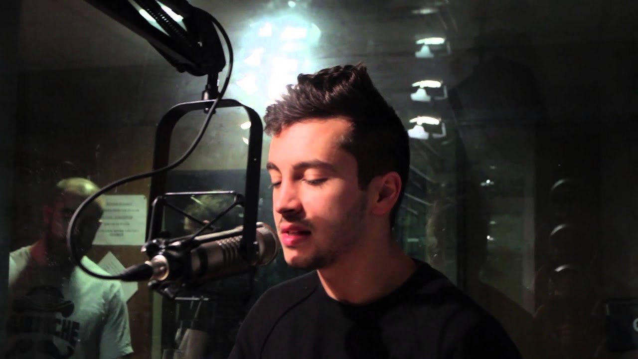 Twenty One Pilots Perform 