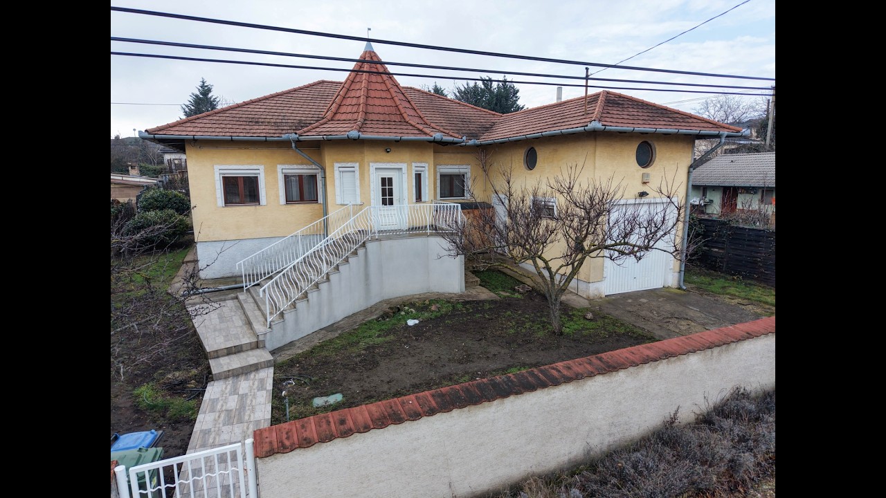 Érd, Fenyves-Parkvárosban 720 m2-es telken egy 156 m2-es, 3 szoba + nappalis családi ház, garázzsal