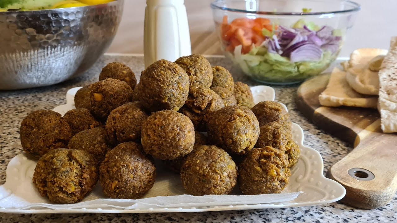 falafel aad u macan, ka restaurant iyado kale ah aqalka ku samayso