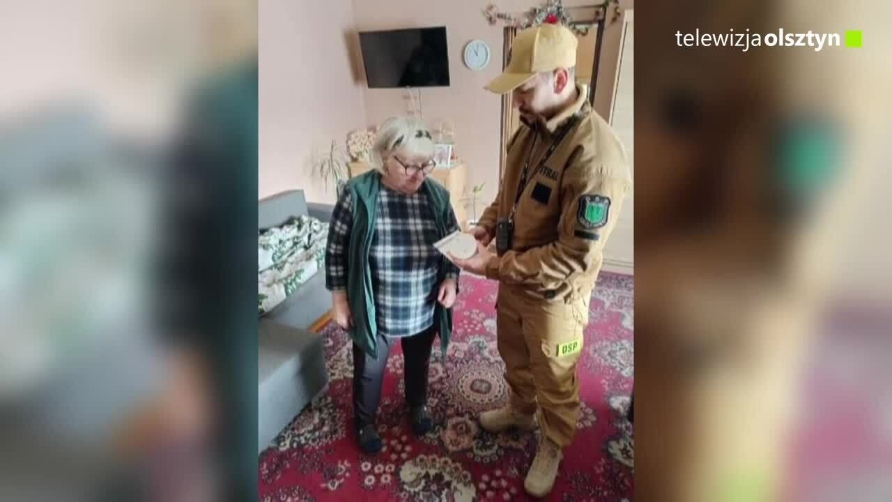 Strażacy edukują i przekazują czujki mieszkańcom powiatu ostródzkiego