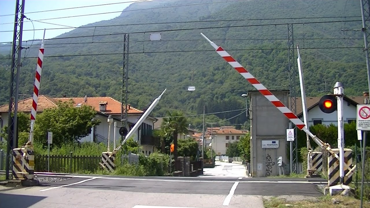 Spoorwegovergang Gravellona Toce (I) // Railroad crossing // Passaggio a livello