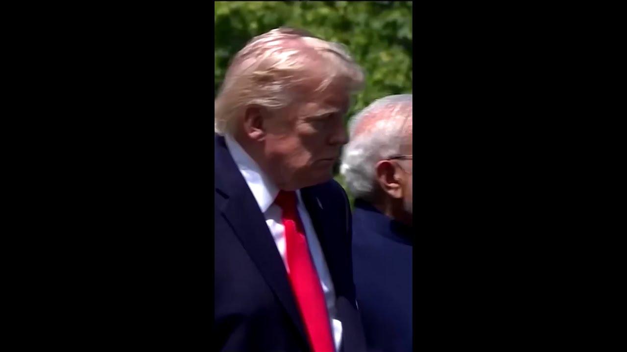 На фоне угроз повышения тарифов Лула и Трамп не разговаривают друг с другом на фотографии саммита...