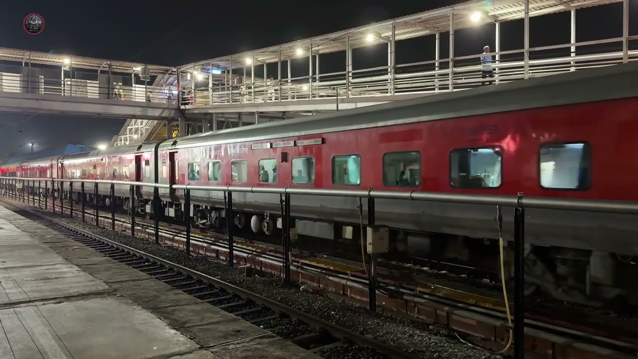Gomtinagar (Lucknow) Mumbai Pushpak Express arrival & Departure at Aishbagh Jn. 