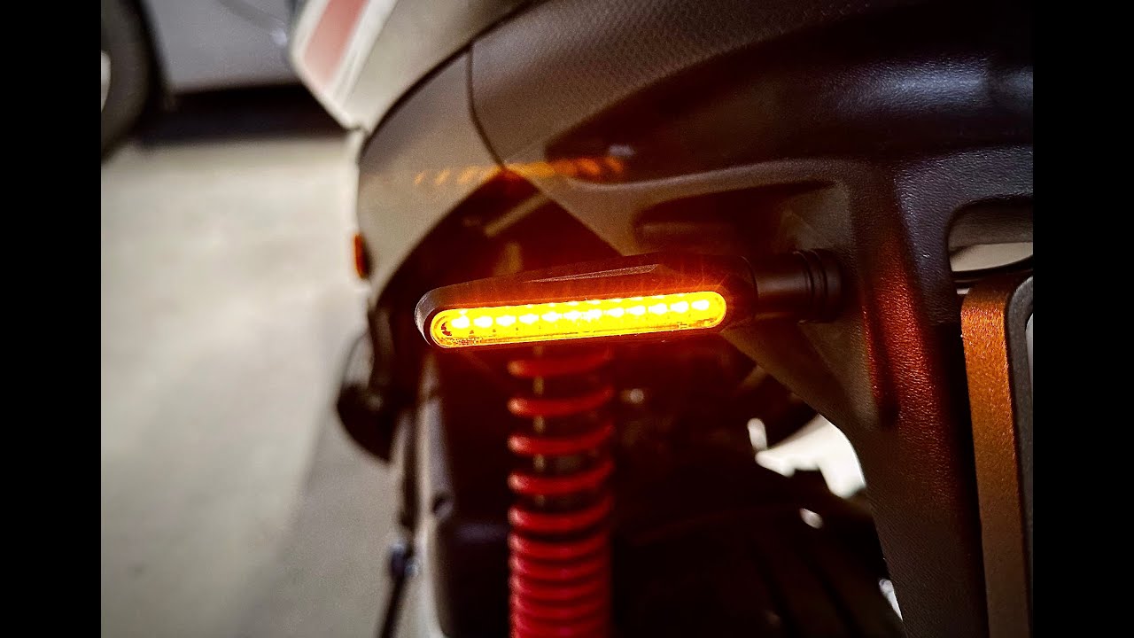 Montaggio frecce a led con resistenza su scooter o moto