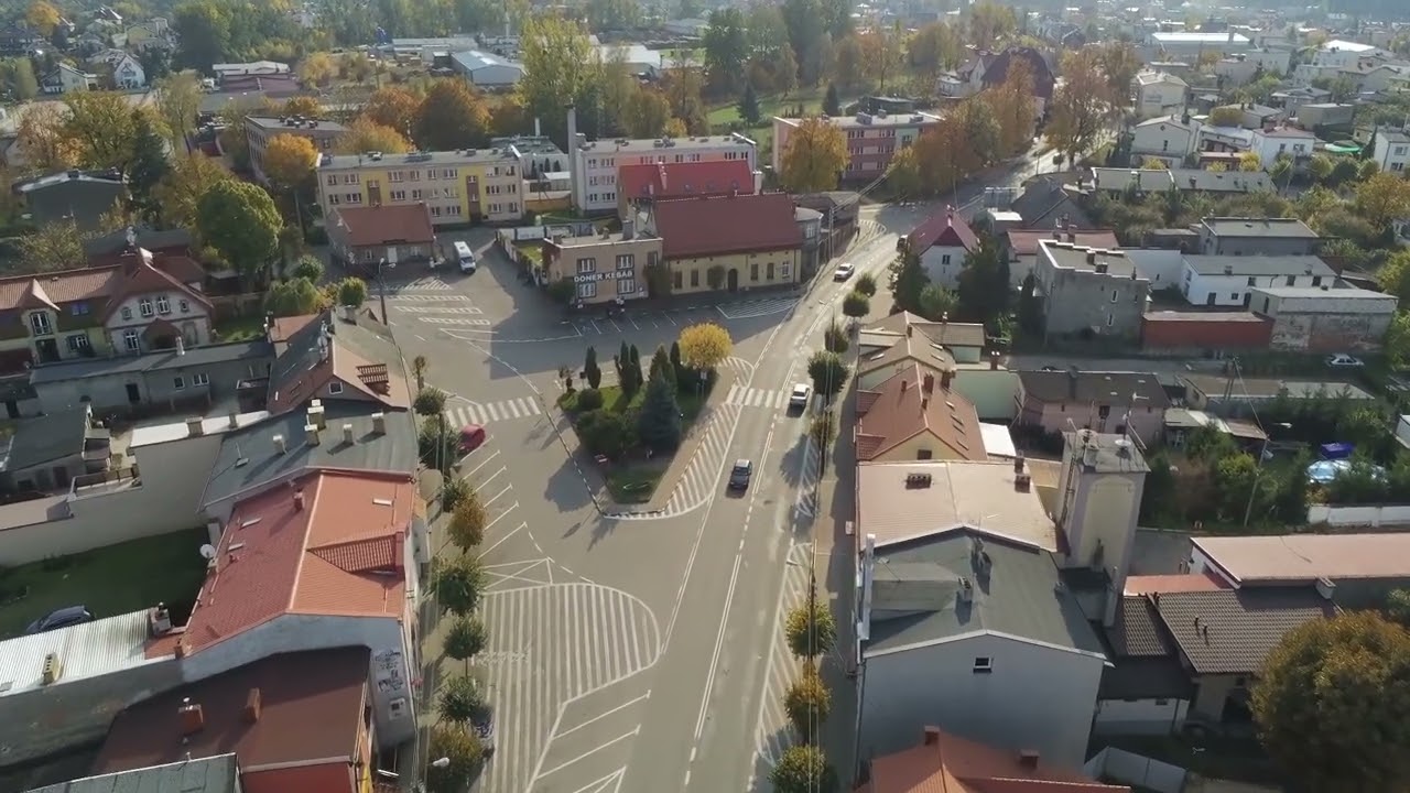 Z lotu ptaka: wieża ciśnień w Lidzbarku i zielone okolice miasta 🌿