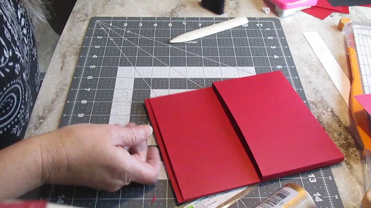 Scrapbooking Express tutorial: How to make box pockets.