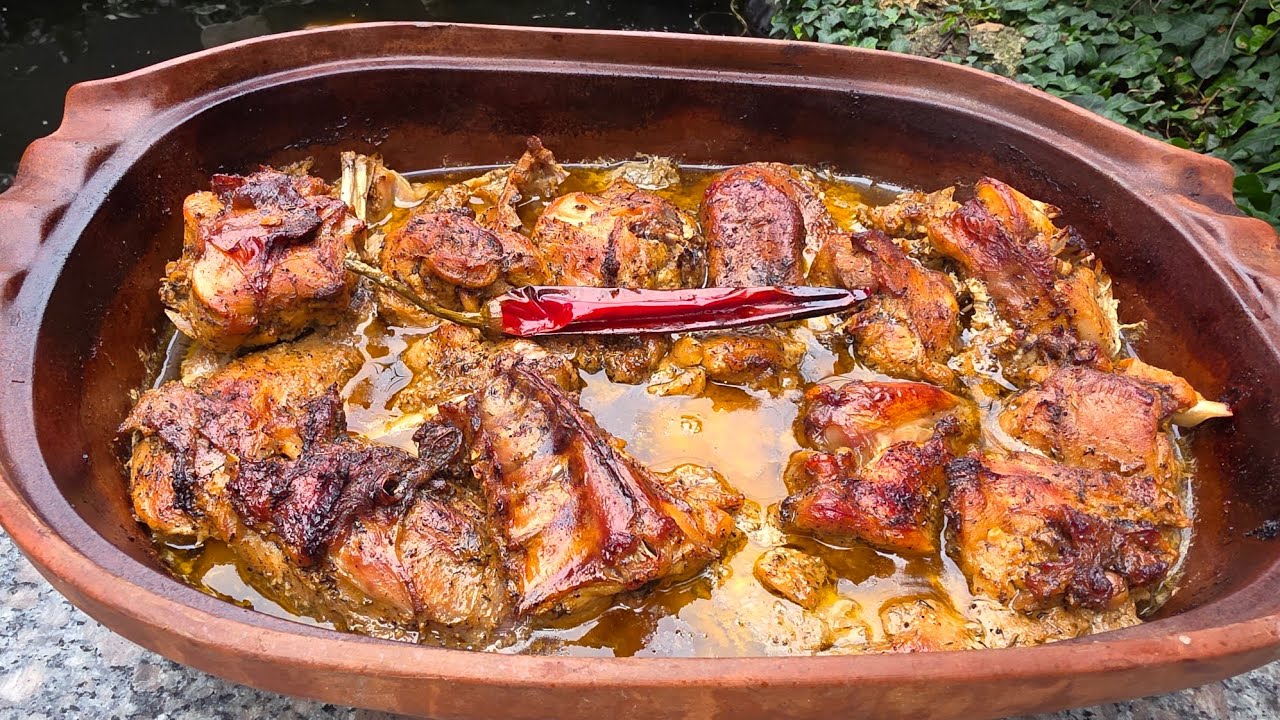 IEPURE LA CUPTOR IN OALĂ DE LUT. CEL MAI FRAGED SI GUSTOS IEPURE GATIT DE MINE.Nu Zaietz Pagadi!