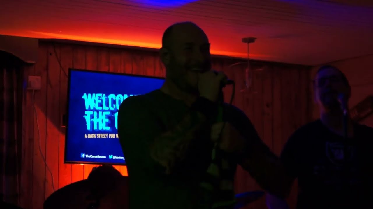 Popular pub band playing 'Livin' on a Prayer by 'Bon Jovi' live at the Carpenters Arms