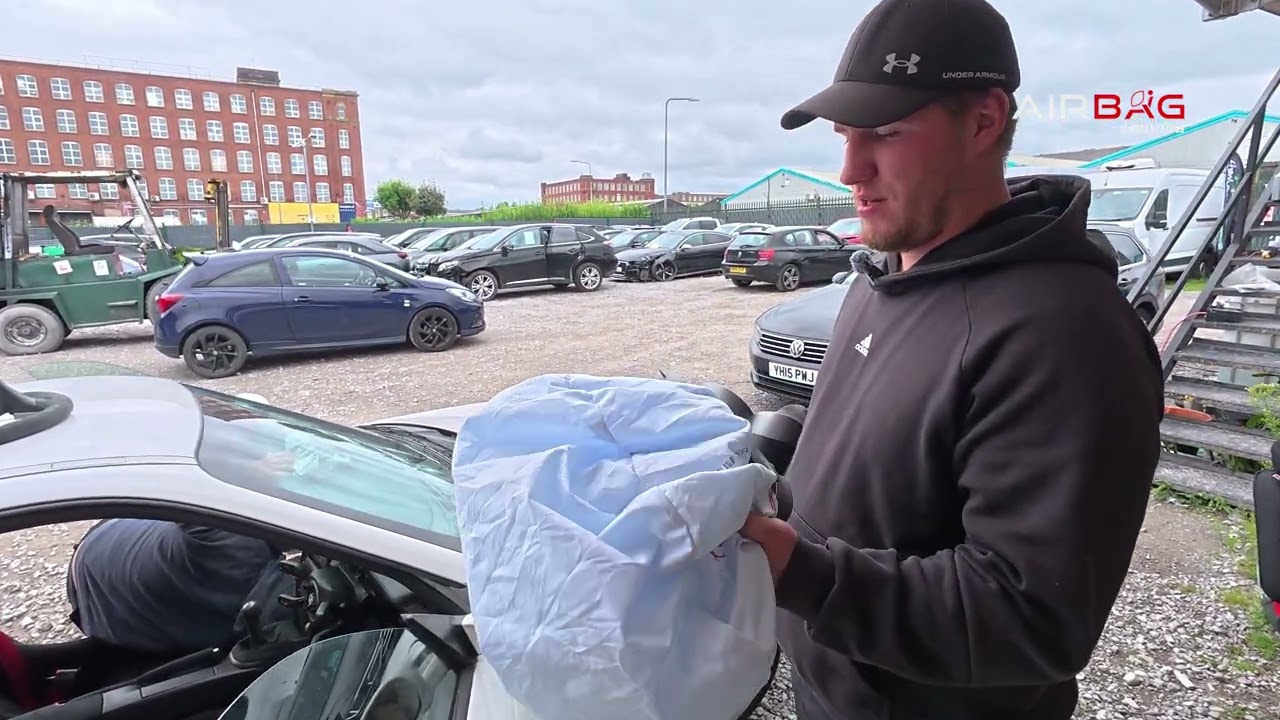 Fixing the Airbags on a Porsche 911 (997) – Step by Step!