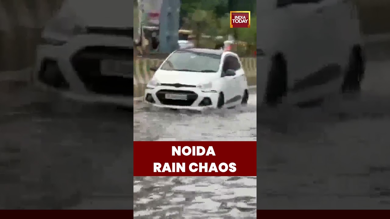 Noida Under Water! Heavy Rain Causes Massive Waterlogging | Traffic Affected #monsoon #noida #rain