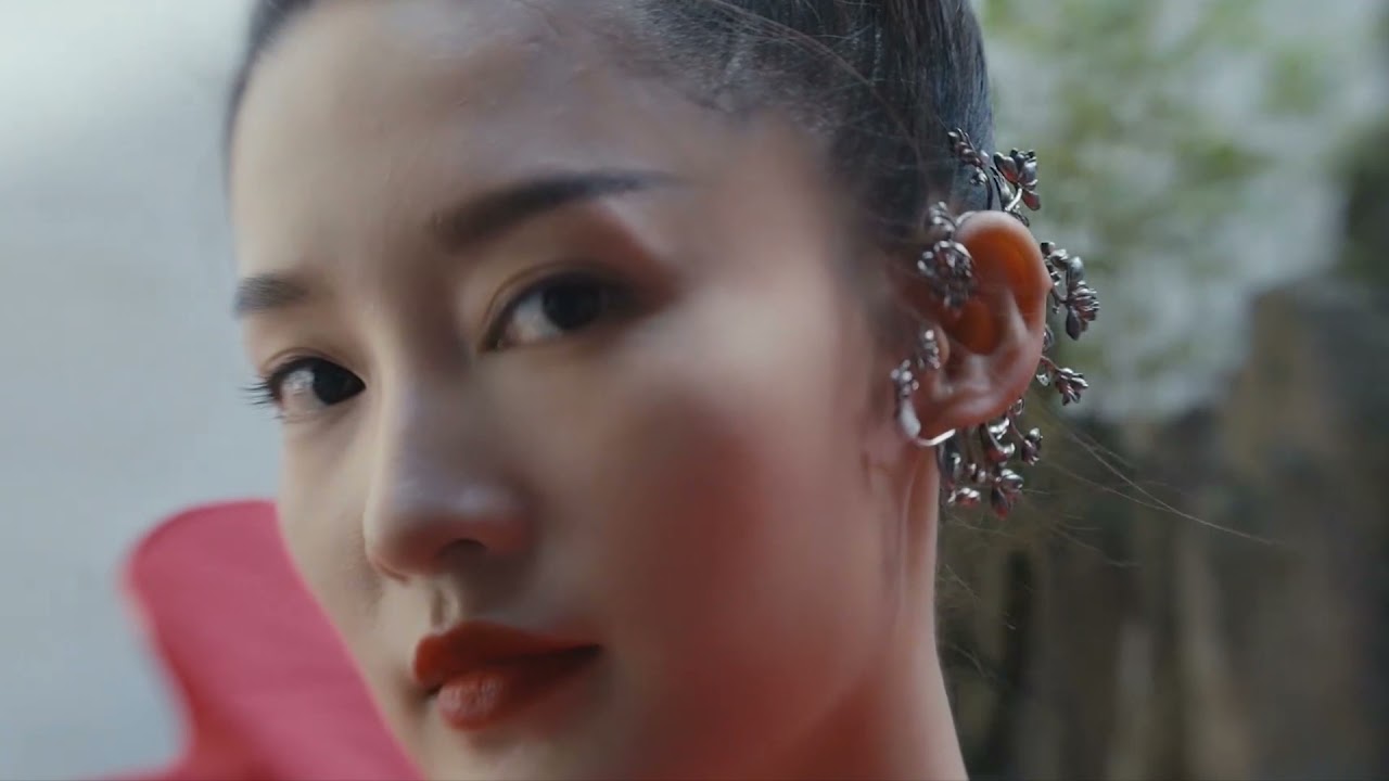 【李沁来了】白墙灰瓦，寻常巷陌。 梦回莺啭，移步换景。 随李沁步入姑苏城🍃 找寻藏在江南诗句中的美与浪漫