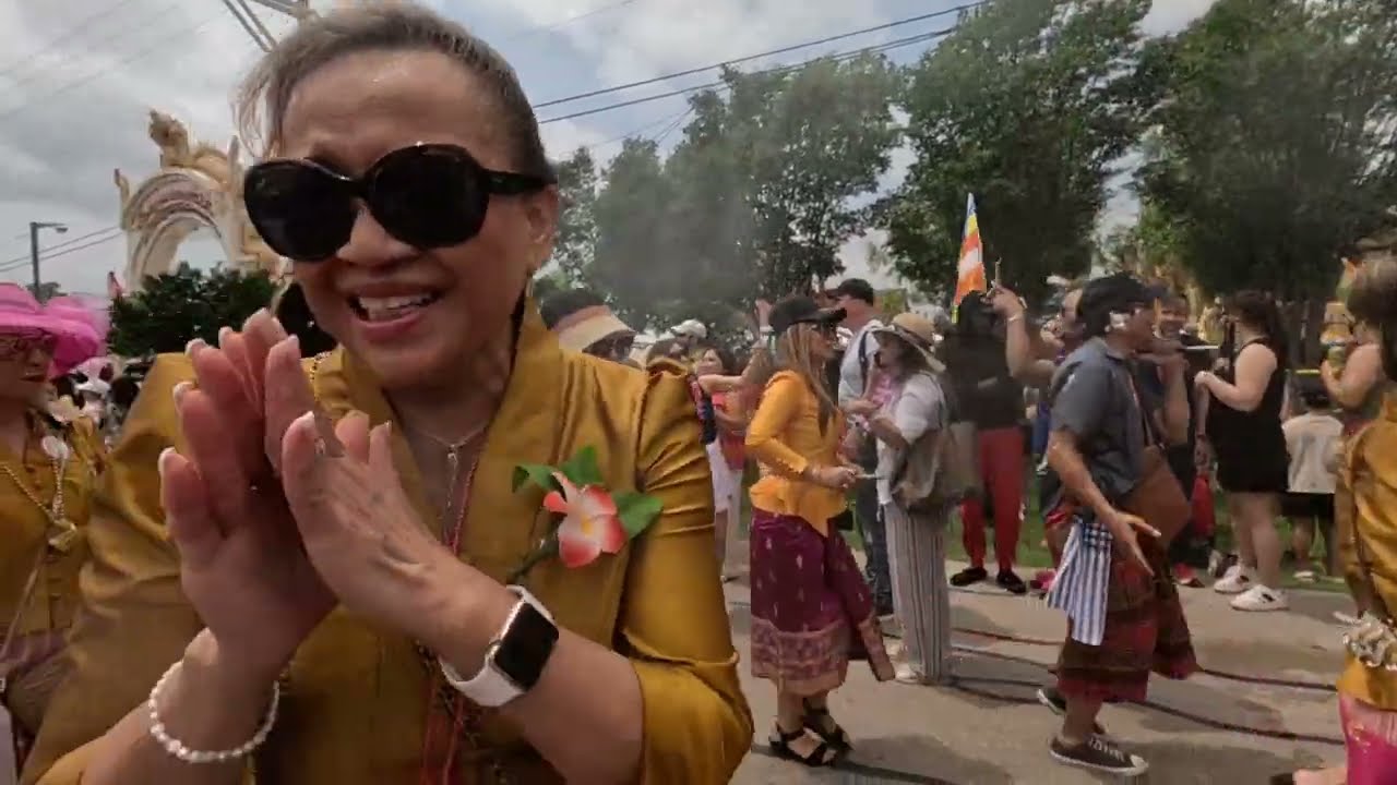 Ban Lao Saginaw more than 10,000 people marching on streets for celebration Pi Mai Lao